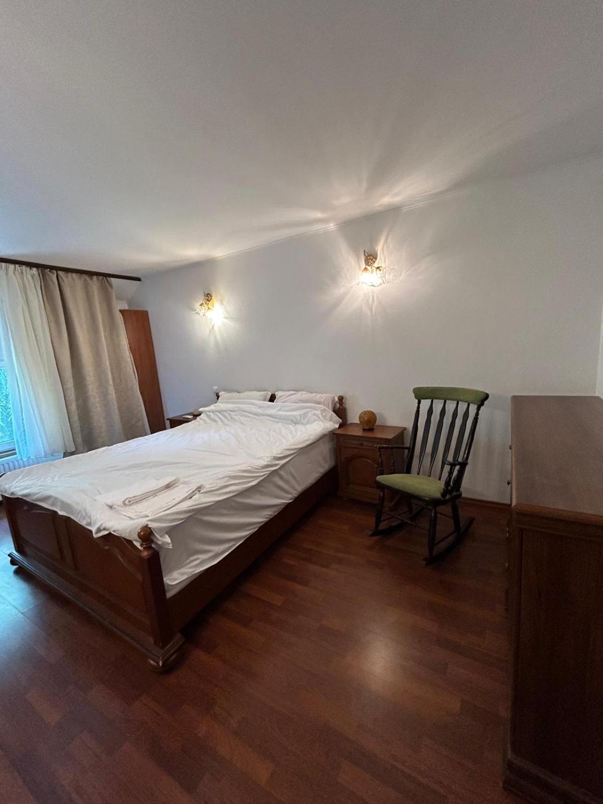 Vila De Inchiriat Aproape De Therme บาโลเตชติ ภายนอก รูปภาพ