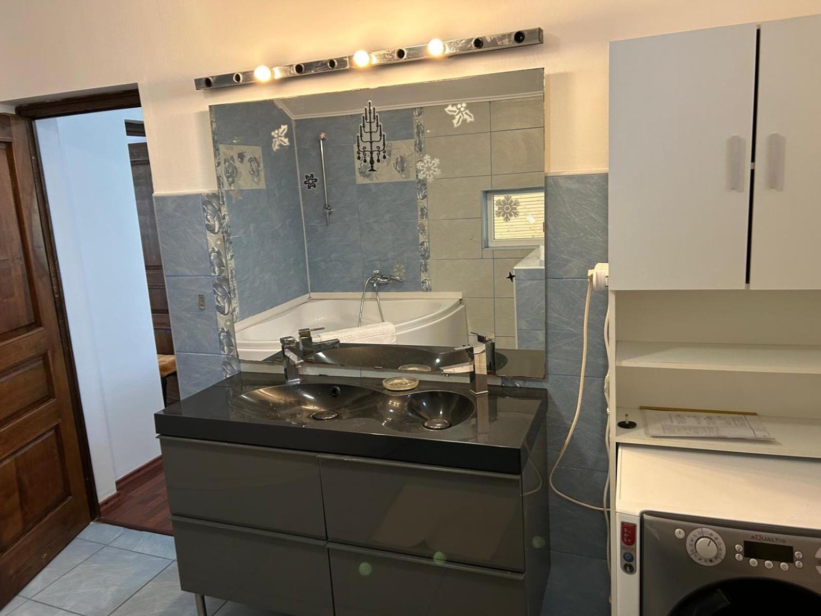 Vila De Inchiriat Aproape De Therme บาโลเตชติ ภายนอก รูปภาพ
